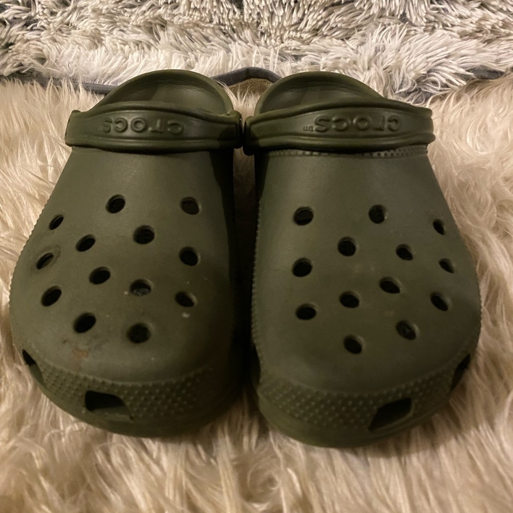 Men’s crocs